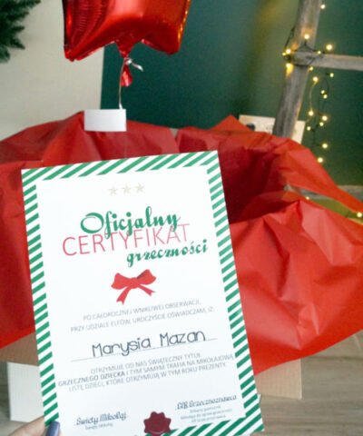 Czerwony balon z helem oraz certyfikat od Świętego Mikołaja