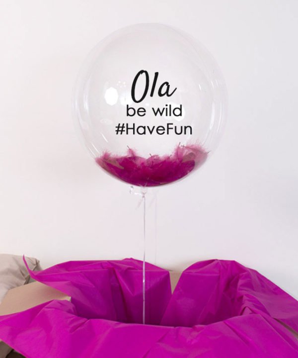 Przezroczysty balon z helem i piórami  – Be Wild Have Fun