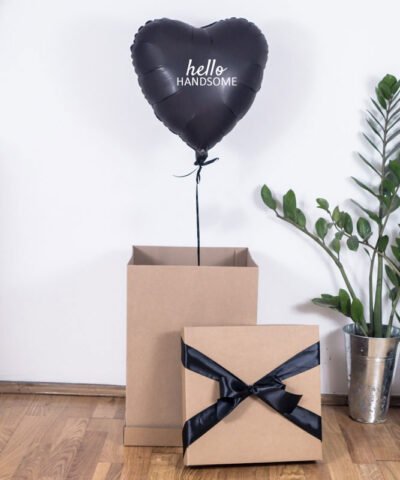 Balon z helem w eleganckim pudełku – Hello Handsome