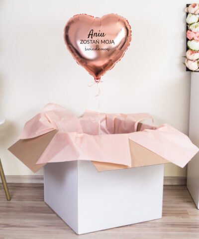 Balon z helem w pudełku – prośba o świadkowanie