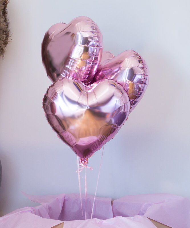 różowe balony na prezent