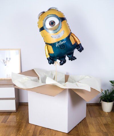 Balon z helem oraz imieniem – Minionek