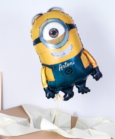 Balon z helem oraz imieniem – Minionek