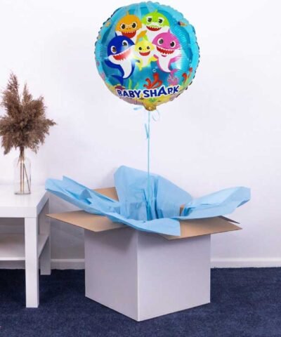 Prezent Baby Shark dla dziecka – balon z helem w pudełku