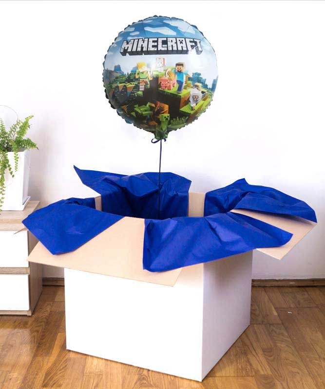 Prezent dla fana Minecraft – balon z helem w pudełku