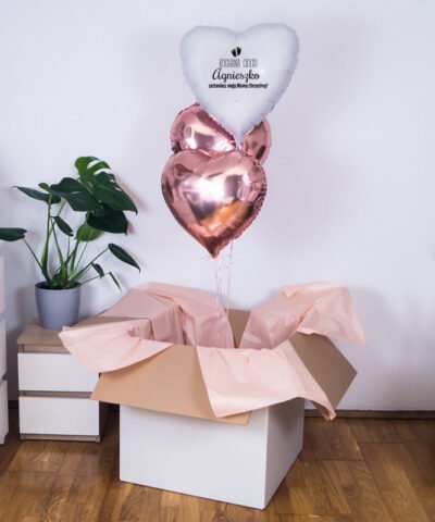 Prezent z pytaniem o bycie matką chrzestną – trzy balony z helem w pudełku