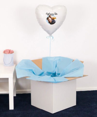 Prezent ze zdjęciem dla taty – balon białe serce z helem w pudełku