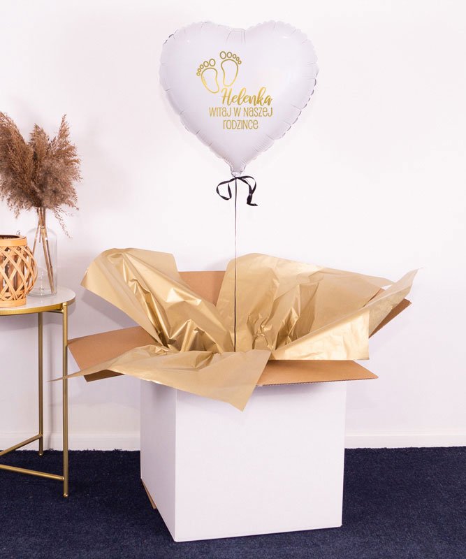Stylowy prezent na narodziny dziecka – balon białe serduszko z personalizacją