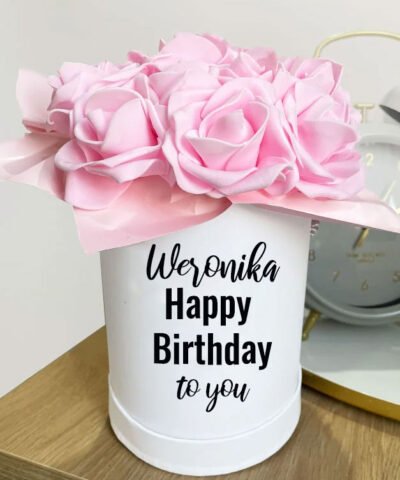Flower box z różowymi różami na urodziny – Happy Birthday + imię