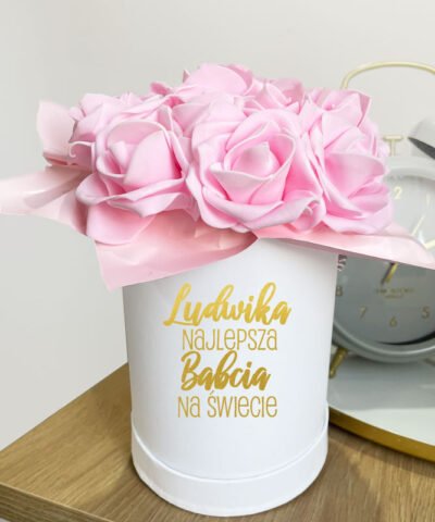 Kwiaty dla babci w pudełku – personalizowany prezent NAJLEPSZA BABCIA NA ŚWIECIE