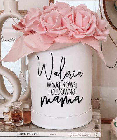 Kwiaty dla Mamy na prezent – flower box z różowymi różami