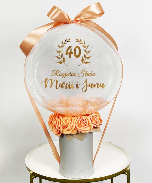 Elegancki prezent na rocznic臋 艣lubu – flower box z du偶ym balonem