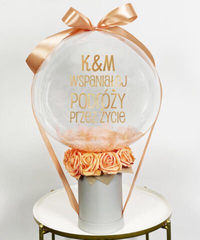 Prezent ślubny dla pary – Flower box z różami i personalizacją PODRÓŻ