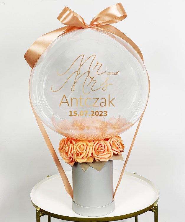 Stylowy zestaw prezentowy na ślub – Kwiaty i balon MR&MRS