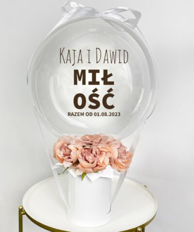 Prezent dla Pary Młodej – Flower Box z balonem i personalizacją MIŁOŚĆ