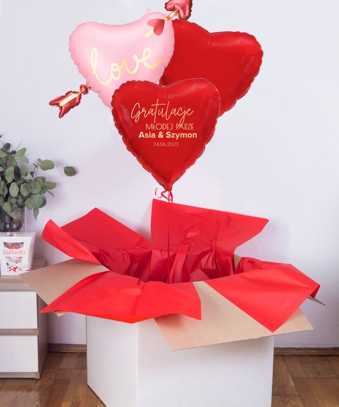 Dodatek do prezentu ślubnego – balony z helem w  pudełku LOVE