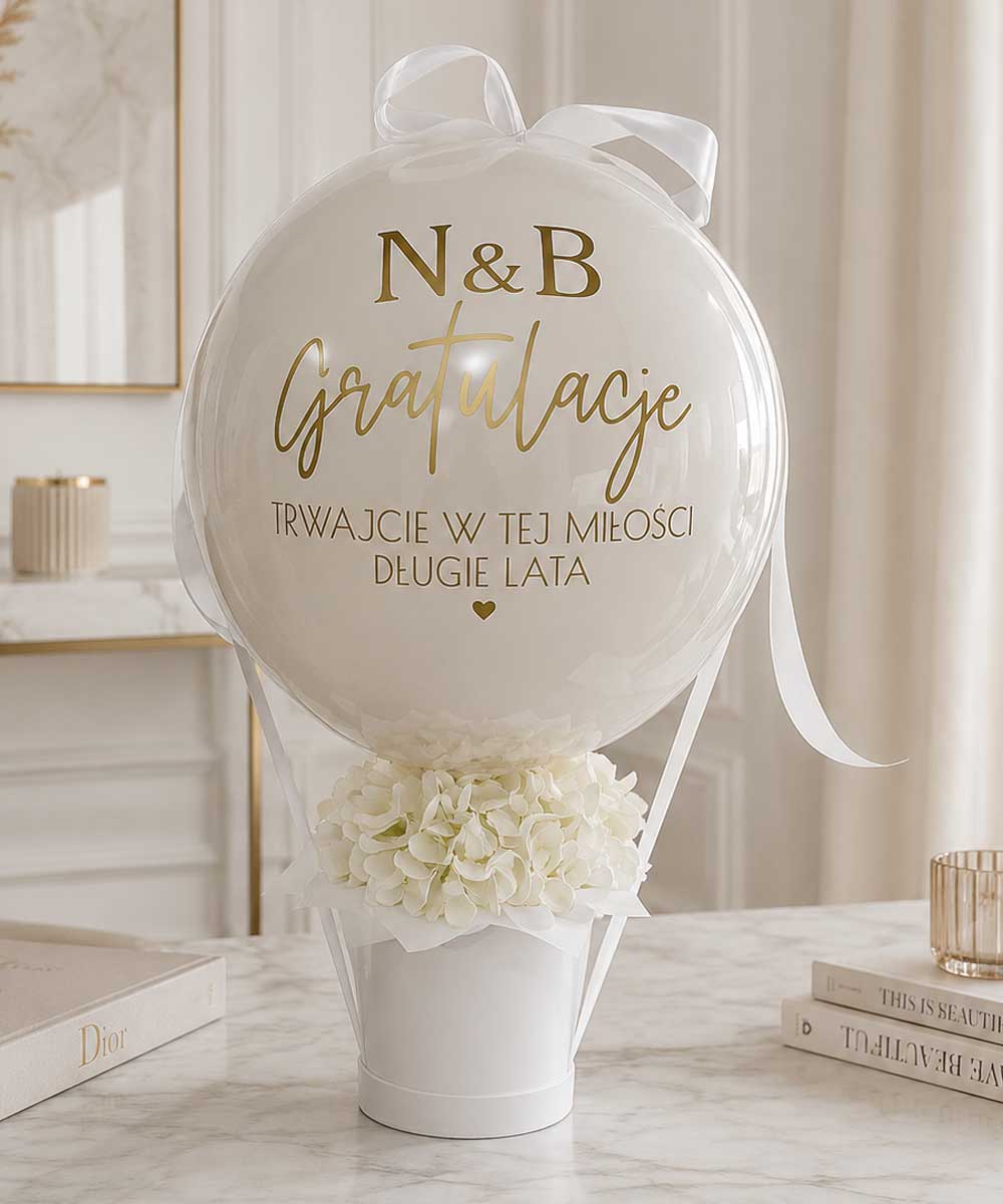 Prezent na ślub w eleganckiej formie – Bukiet kwiatów w boxie + balon z personalizacją