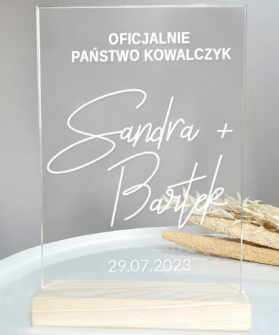 Elegancki prezent na ślub – statuetka z imionami MŁODEJ PARY