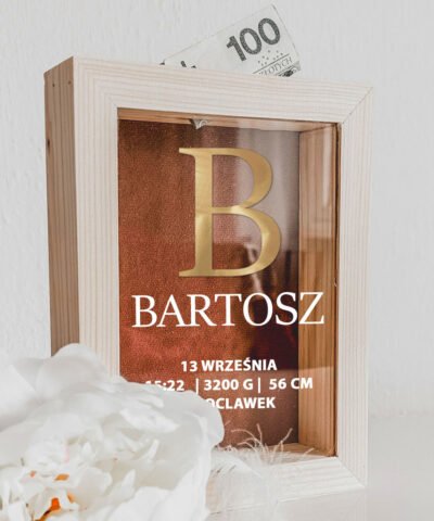 Prezent z metryczką na narodziny dziecka – Skarbonka WITAJ