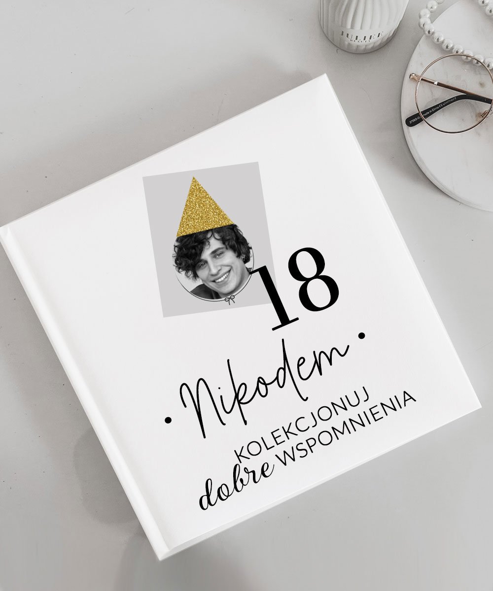 Album na zdjęcia dla chłopaka – prezent na 18 urodziny ze zdjęciem na okładce