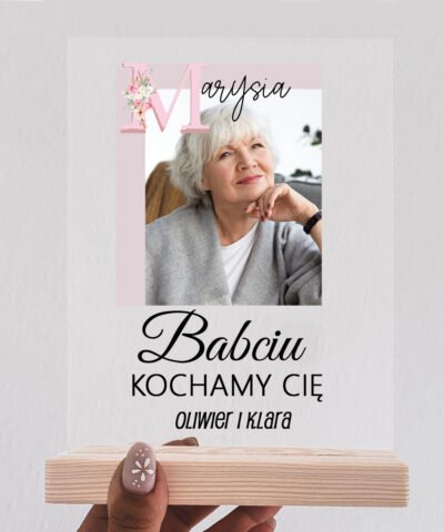 Pomysł na prezent dla Babci ze zdjęciem – Elegancka Statuetka  KOCHAMY CIĘ