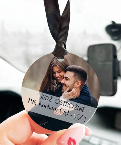 Zawieszka do auta z personalizacją na prezent JEDŹ OSTROŻNIE