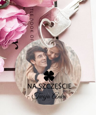 Prezent na szczęście – personalizowany brelok do kluczy ze zdjęciem KONICZYNKA