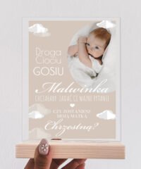 Beżowy prezent PROŚBA O BYCIE MATKĄ CHRZESTNĄ ze zdjęciem dziecka