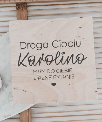 Prezent ze zdrapką dla Matki Chrzestnej Drewniane Pudełeczko