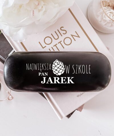 Praktyczny podarunek dla Pana Nauczyciela – Etui na okulary SZYCHA
