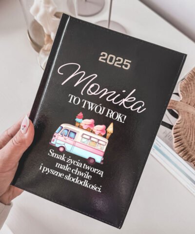 Kalendarz książkowy dla miłośniczki wypieków z imieniem