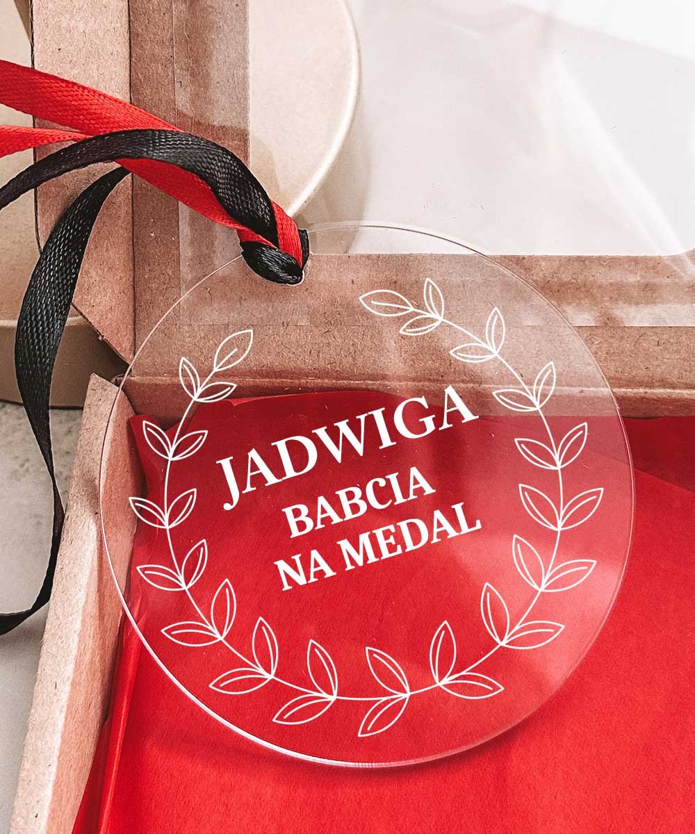 Personalizowany medal dla Babci z jej imieniem + pudełeczko