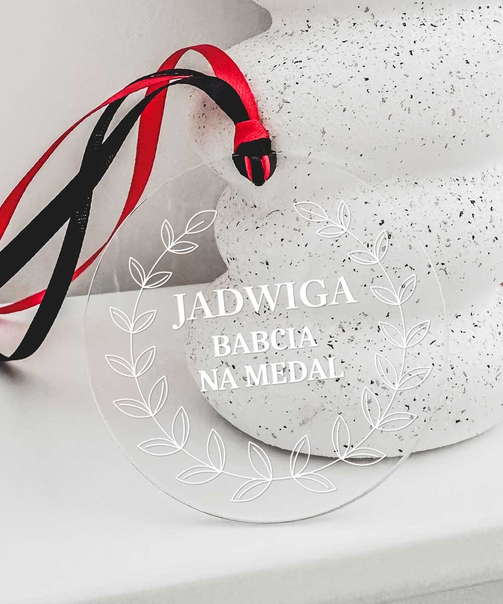 Personalizowany medal dla Babci z jej imieniem + pudełeczko