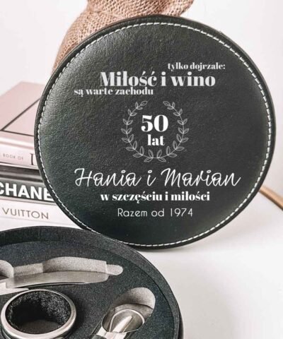 Zestaw do wina z nadrukiem na rocznicę – Miłość i wino