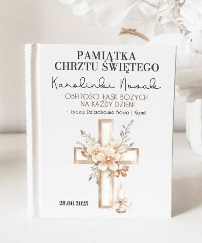 Biblia z nadrukiem w drewnianym pudełku na prezent z okazji Chrztu Świętego – Krzyż i Świeca