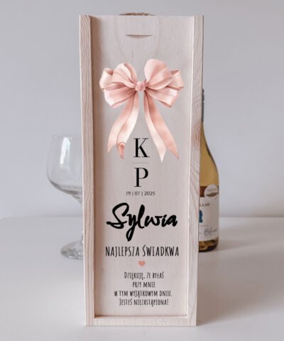 Skrzynka na wino z imieniem – podziękowanie dla Świadkowej KOKARDA