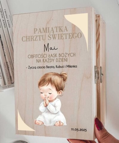 Biblia z nadrukiem w drewnianym pudełku dla dziewczynki – Modlitwa