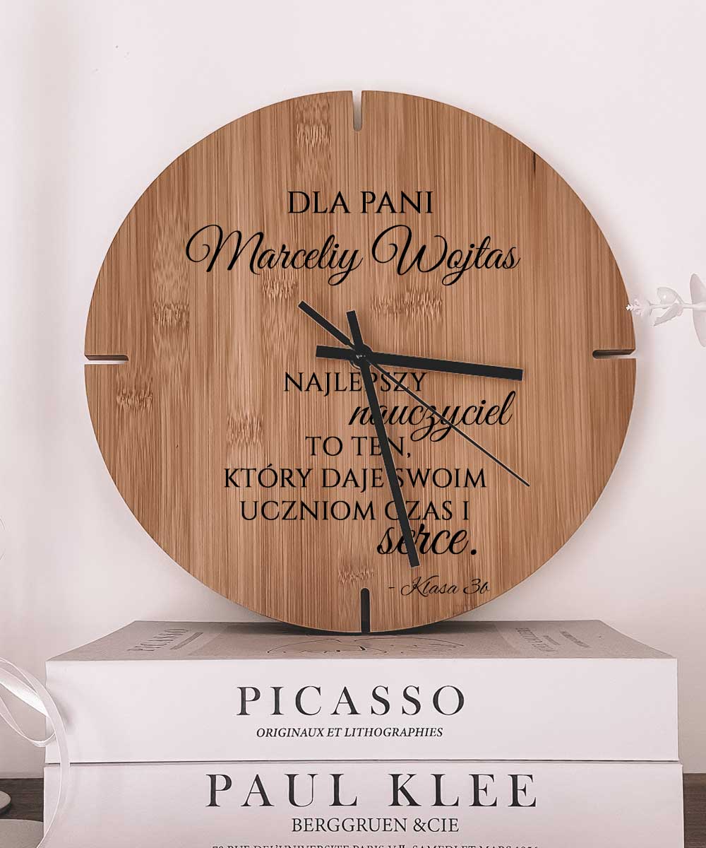 Praktyczny prezent dla nauczyciela - personalizowany zegar
