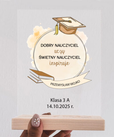 Elegancka statuetka dla pedagoga z personalizacją Świetny nauczyciel
