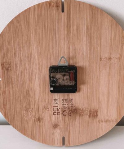 Praktyczny prezent dla nauczyciela – personalizowany zegar