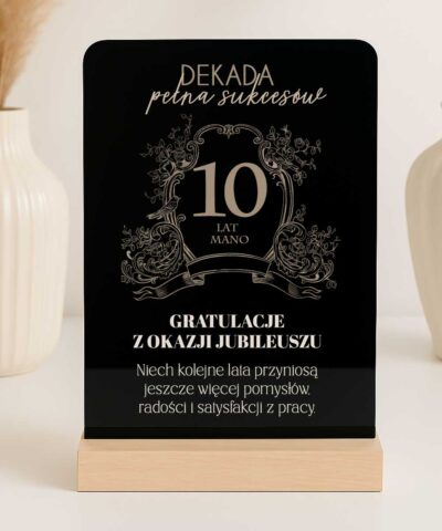 Prezent na 10 lecie firmy – elegancka statuetka z personalizacją