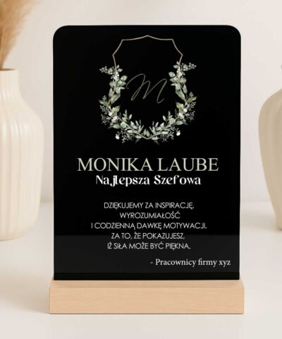 Prezent dla szefowej – elegancka statuetka z dedykacją Monogram