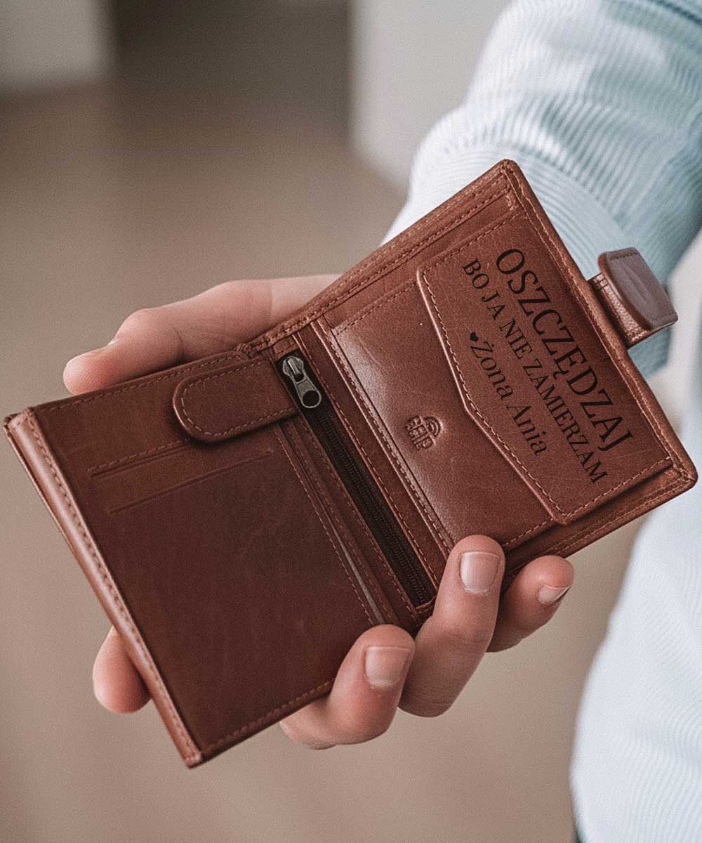 Elegancki Brązowy portfel Skórzany dla Męża z Grawerem – Oszczędzaj