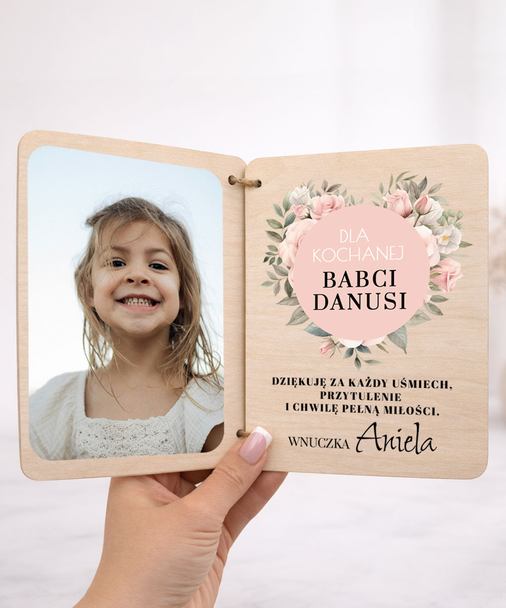 Drewniana kartka na dzień babci od wnuczki ze zdjęciem