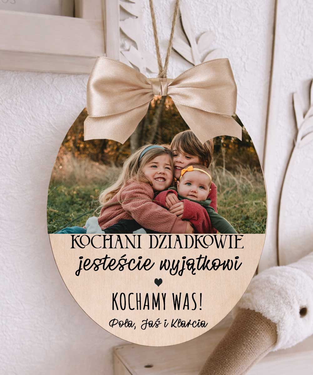 Sentymentalny prezent dla dziadków – drewniana zawieszka ze zdjęciem