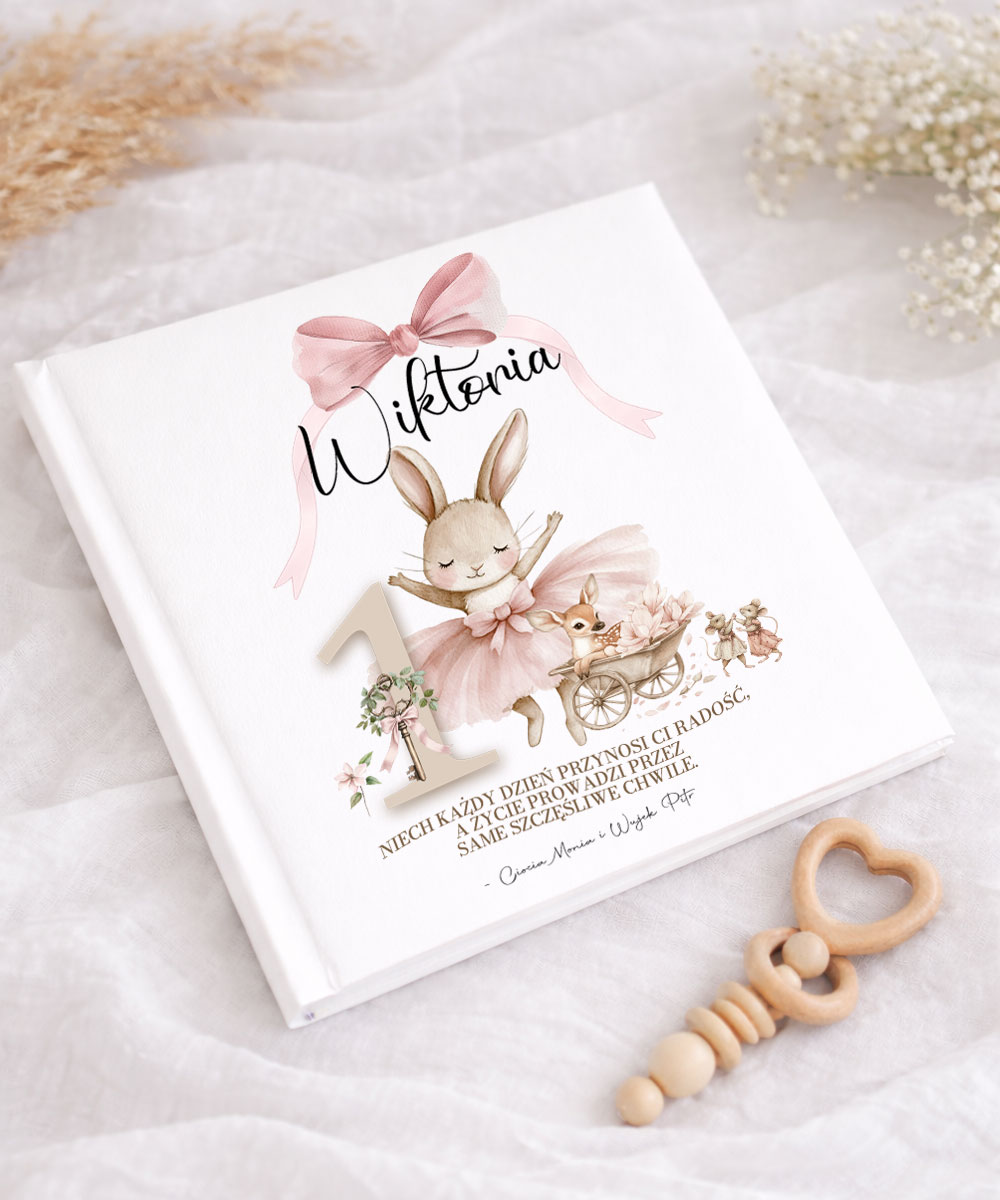 Personalizowany album na roczek z imieniem – prezent na pierwszy rok życia Królik Baletnica