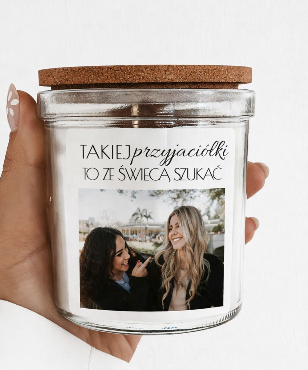 Prezent dla bestie – świeca ze zdjęciem Takiej przyjaciółki to ze świecą szukać