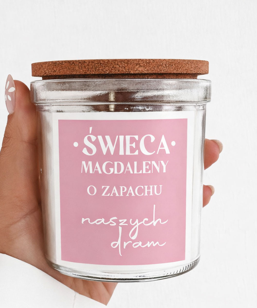 Świeca o zapachu naszych dram – personalizowany prezent dla przyjaciółki