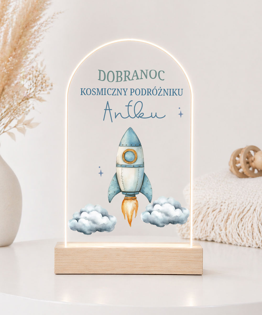 Prezent dla fana kosmosu – lampka nocna z imieniem