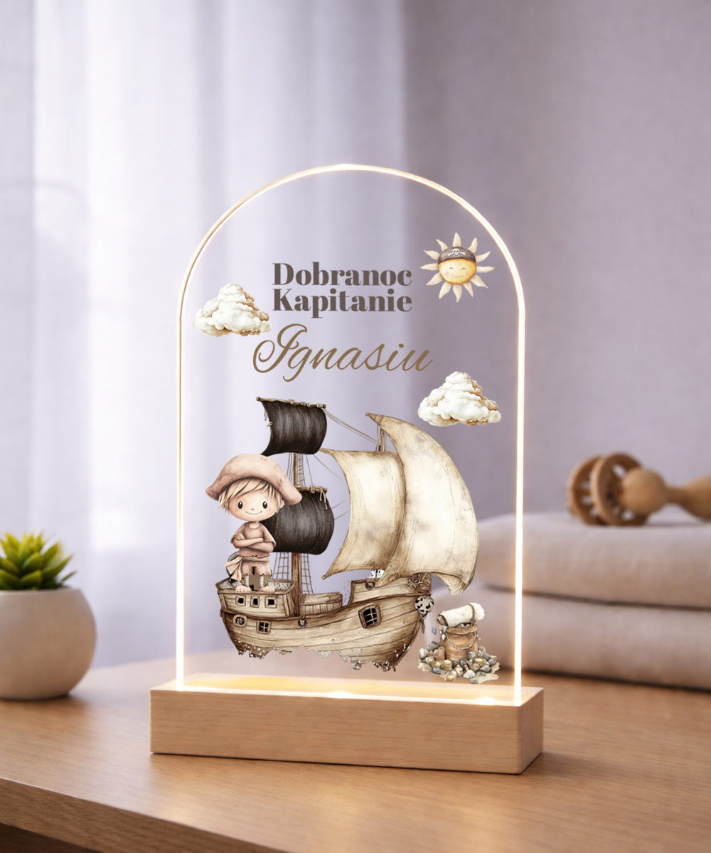 Prezent dla fana piratów – lampka nocna z imieniem
